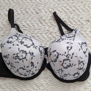 Victorias Secret Body By Victoria Black & White Floral Lace Bra 36D EUC